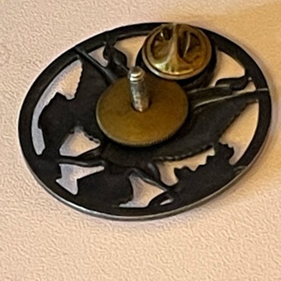 Men's Great Seal of the United States Antique-Finished Signet Pin - Picture 2 of 2